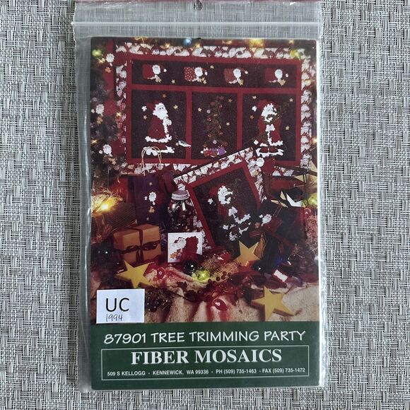 Santa Wall Quilt Pattern Tree Trimming Party Country Folk Primitive Tree Cottage - Picture 1 of 2